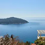 Argosy Near Old Town With Sea View And Free Parking